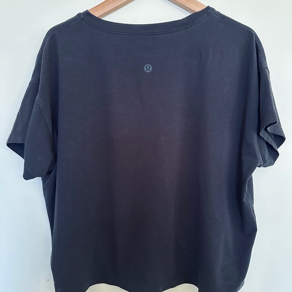 Lululemon Cortes Crop T Shirt Black Women's Size Small Short Sleeve Gym Workout - Picture 3 of 6
